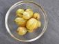 Preview: Früchte der robusten gelben Hinnonmäki Stachelbeere