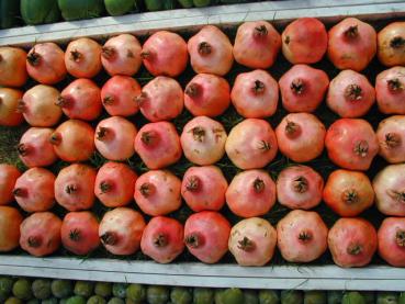 Granatäpfel auf dem Markt